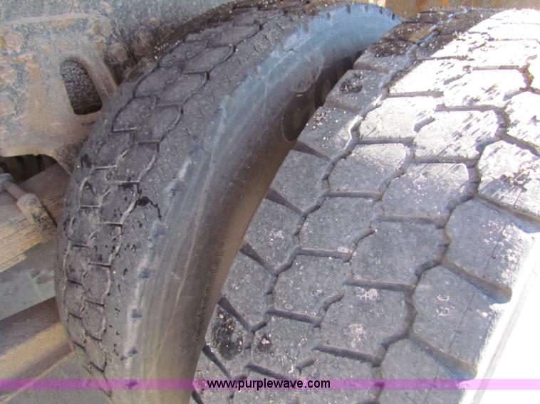 image for item B7111 1999 International 4900 dump truck