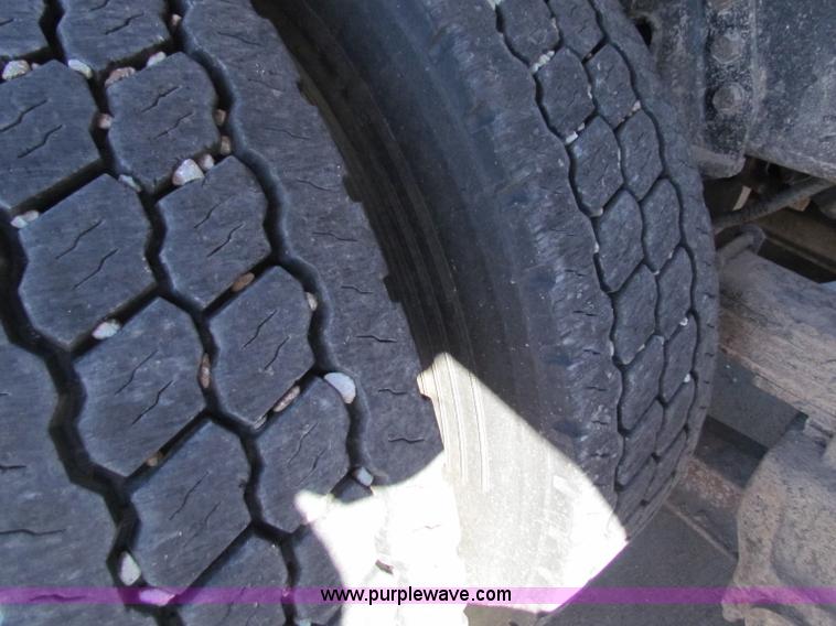 image for item B7111 1999 International 4900 dump truck