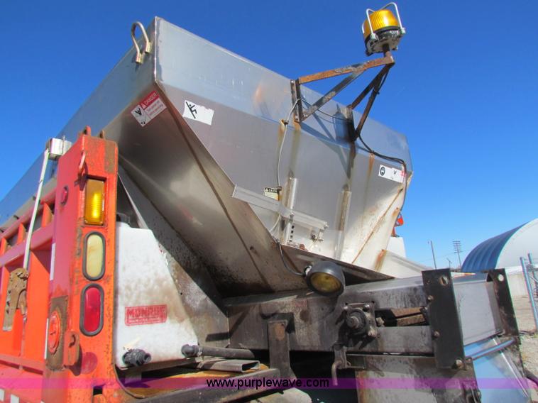 image for item B7111 1999 International 4900 dump truck