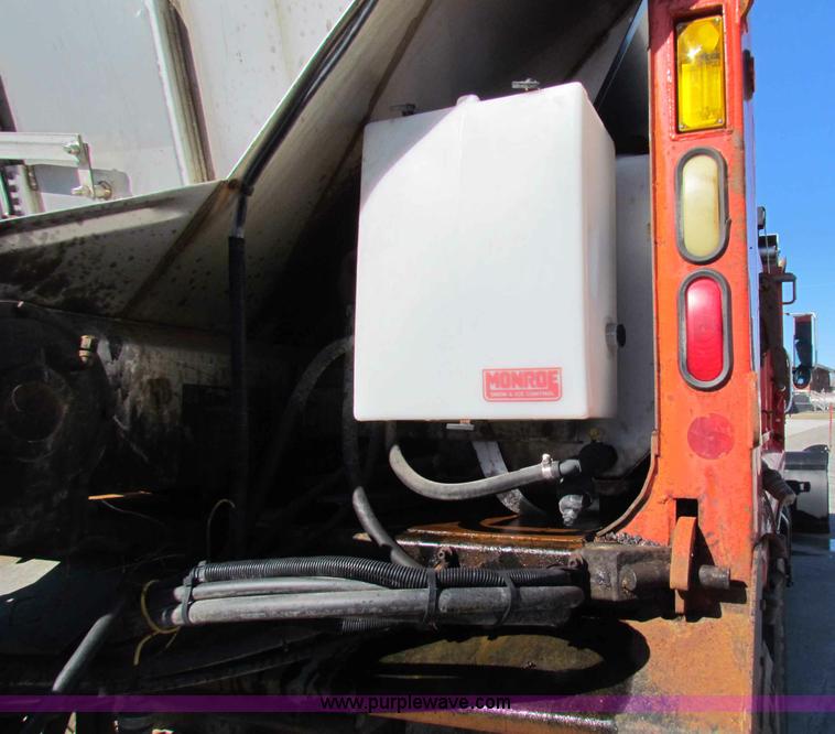 image for item B7111 1999 International 4900 dump truck