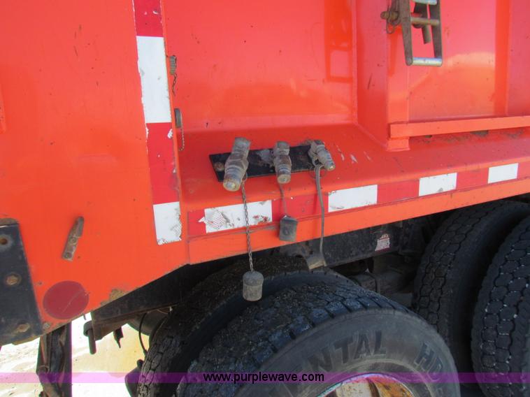 image for item B7111 1999 International 4900 dump truck