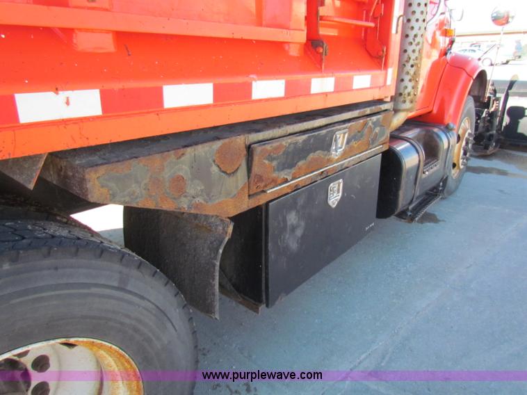 image for item B7111 1999 International 4900 dump truck
