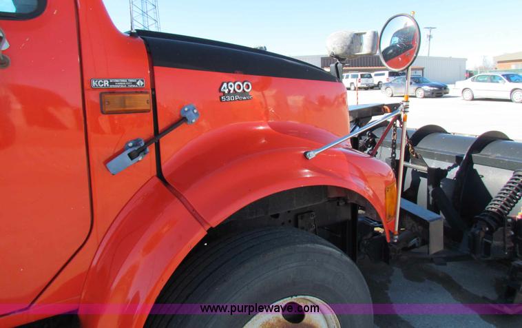 image for item B7111 1999 International 4900 dump truck