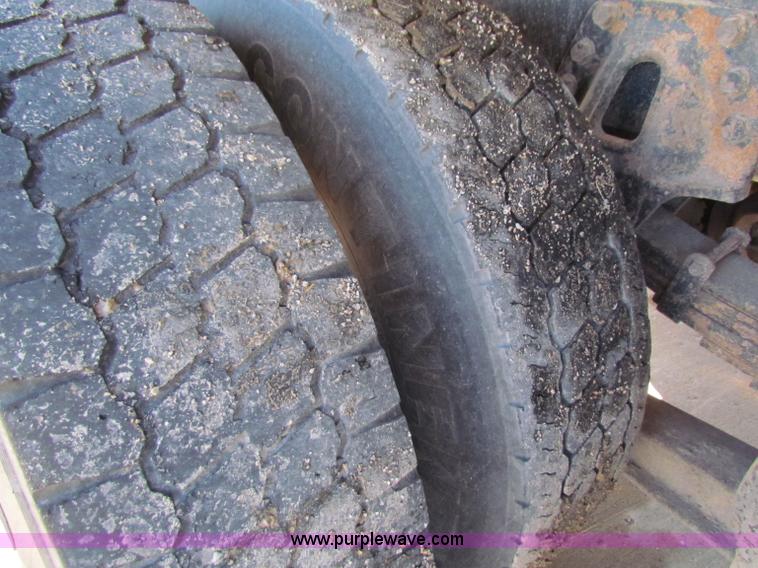 image for item B7111 1999 International 4900 dump truck