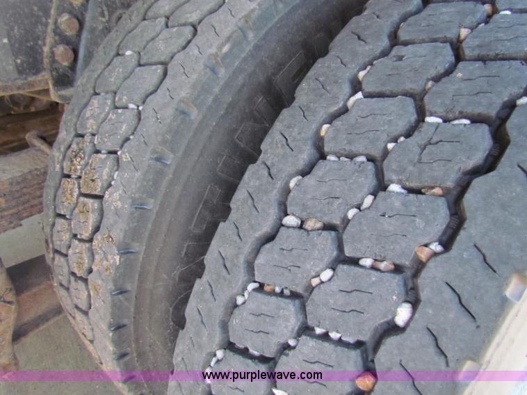 image for item B7111 1999 International 4900 dump truck