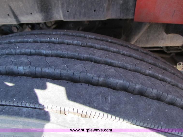 image for item B7111 1999 International 4900 dump truck