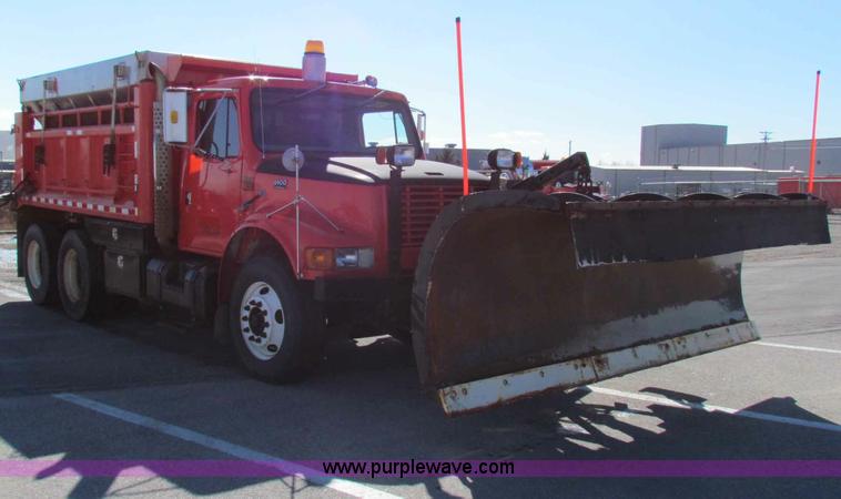 image for item B7112 1999 International 4900 dump truck