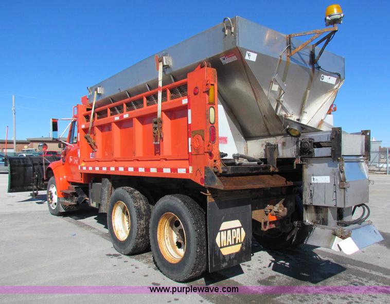 image for item B7112 1999 International 4900 dump truck