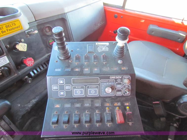 image for item B7112 1999 International 4900 dump truck