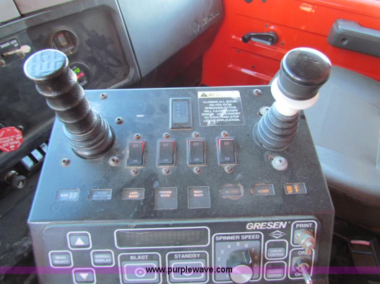 image for item B7112 1999 International 4900 dump truck