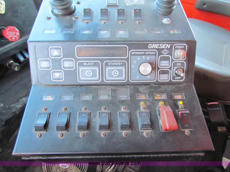 image for item B7112 1999 International 4900 dump truck