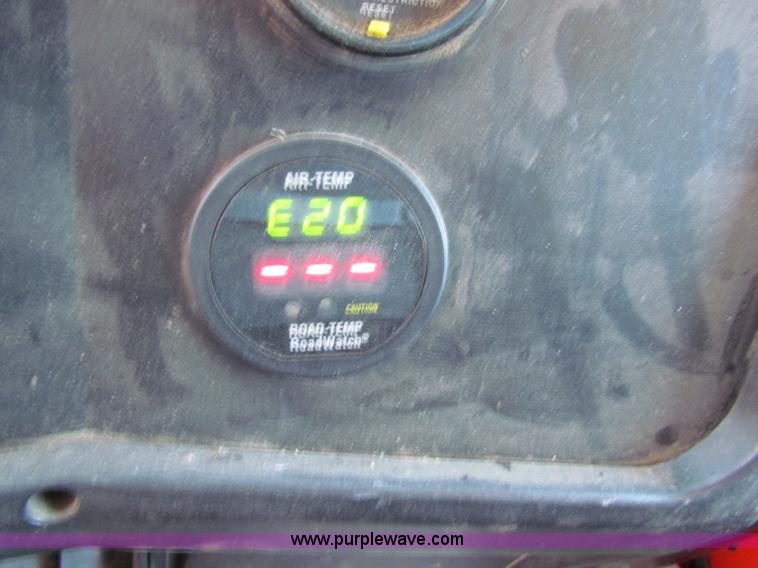 image for item B7112 1999 International 4900 dump truck