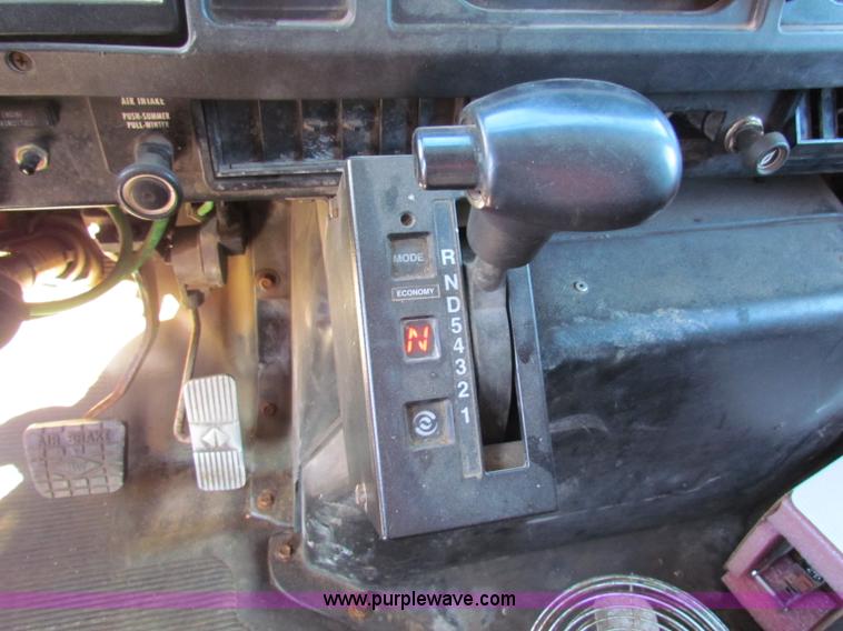 image for item B7112 1999 International 4900 dump truck