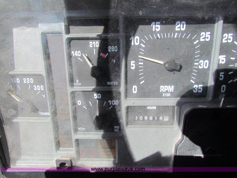 image for item B7112 1999 International 4900 dump truck