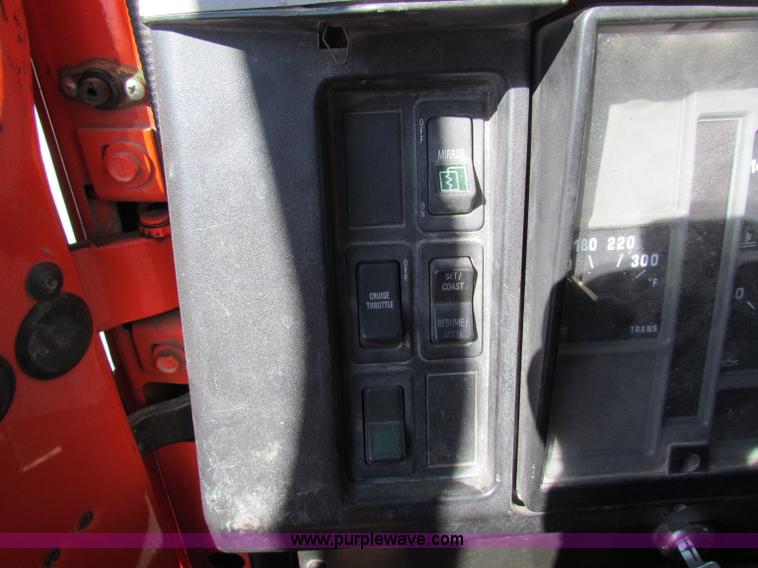 image for item B7112 1999 International 4900 dump truck