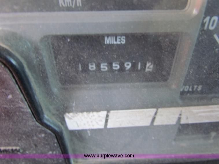 image for item B7112 1999 International 4900 dump truck