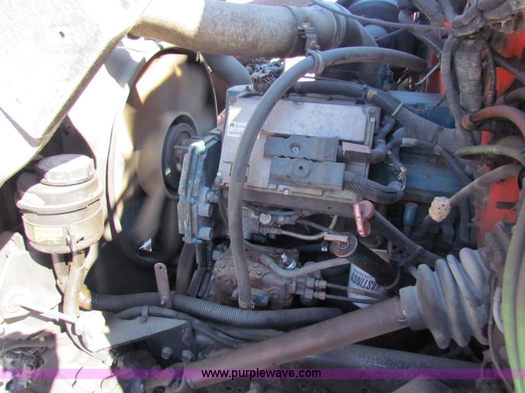 image for item B7112 1999 International 4900 dump truck