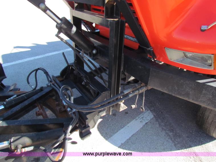 image for item B7112 1999 International 4900 dump truck