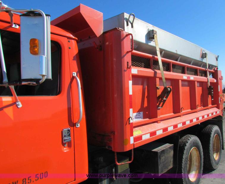 image for item B7112 1999 International 4900 dump truck