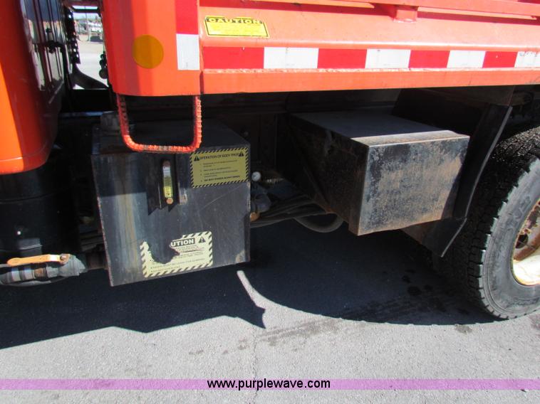 image for item B7112 1999 International 4900 dump truck