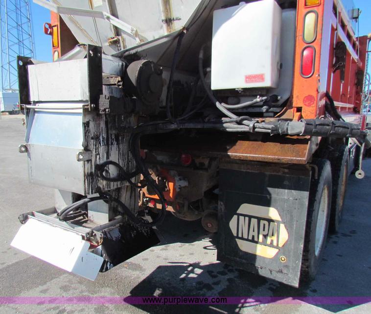 image for item B7112 1999 International 4900 dump truck