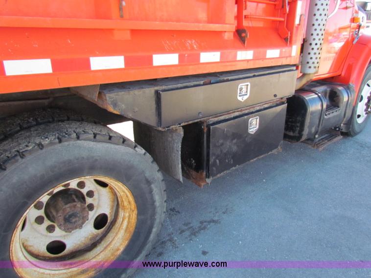 image for item B7112 1999 International 4900 dump truck
