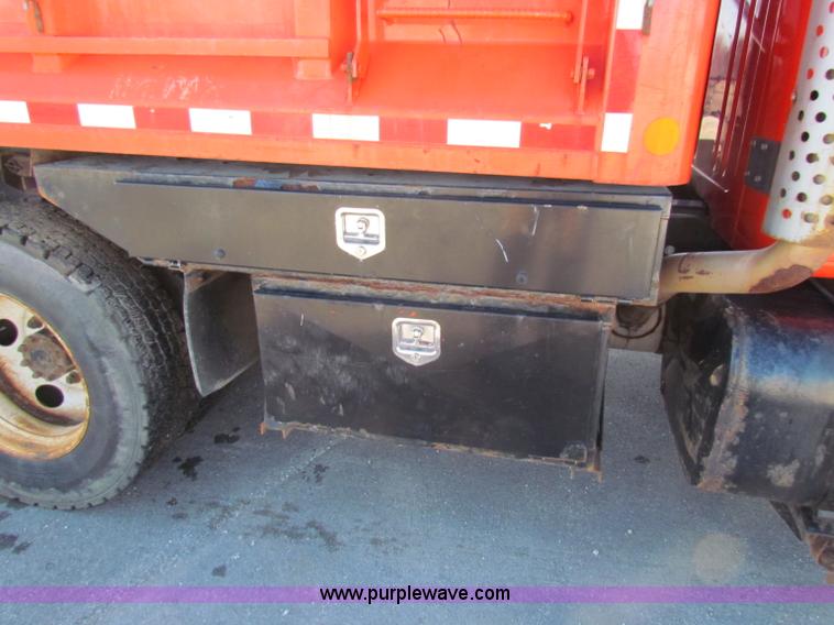 image for item B7112 1999 International 4900 dump truck