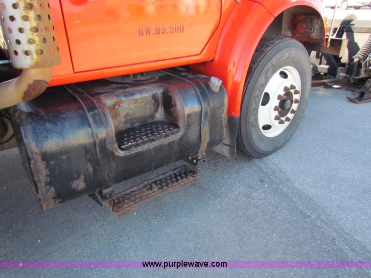 image for item B7112 1999 International 4900 dump truck