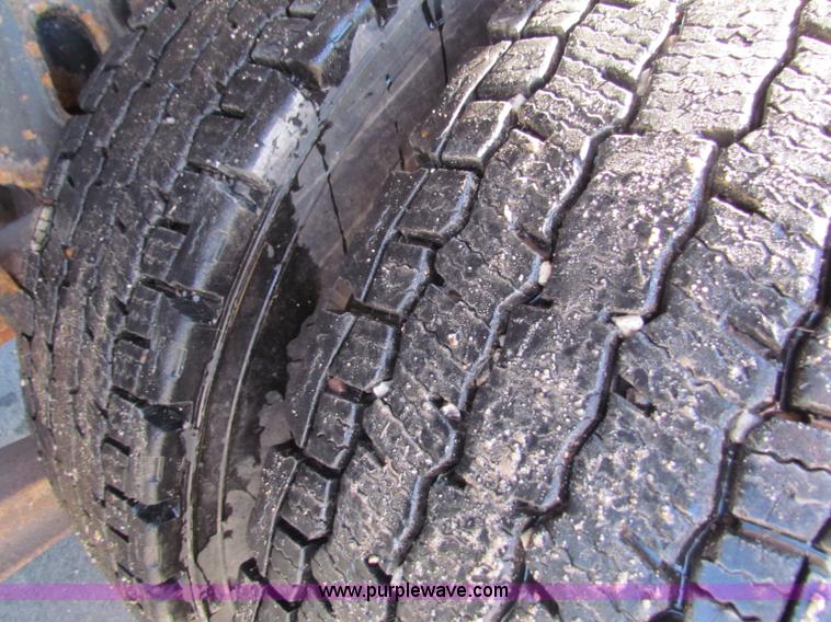 image for item B7112 1999 International 4900 dump truck