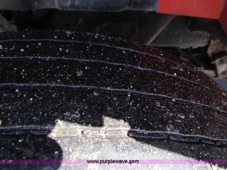 image for item B7112 1999 International 4900 dump truck