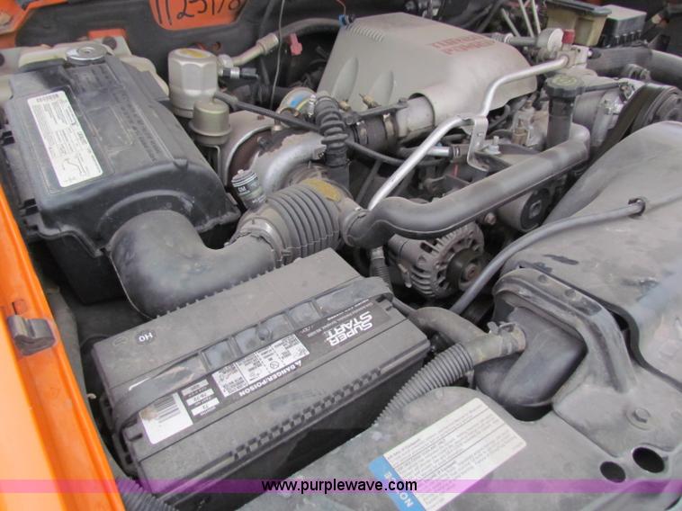 image for item B7113 1998 Chevrolet C2500 pickup truck