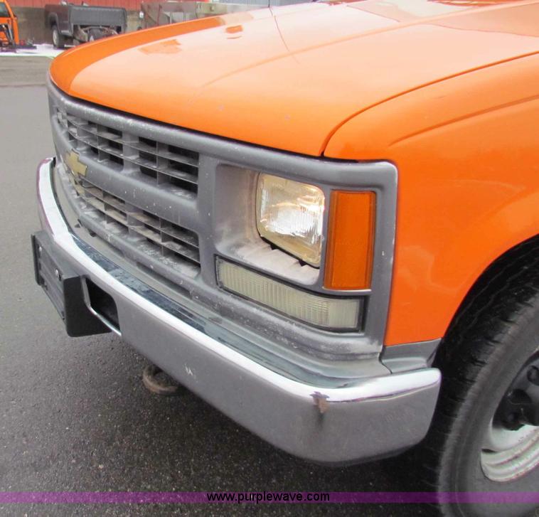 image for item B7113 1998 Chevrolet C2500 pickup truck