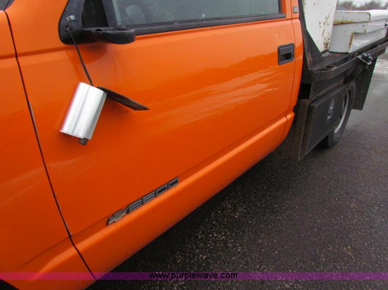 image for item B7113 1998 Chevrolet C2500 pickup truck