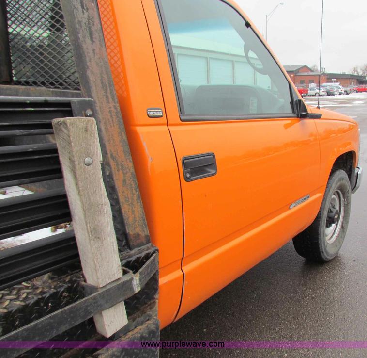 image for item B7113 1998 Chevrolet C2500 pickup truck