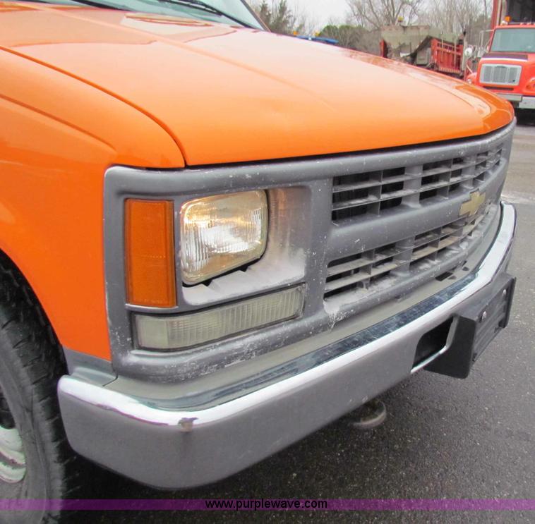 image for item B7113 1998 Chevrolet C2500 pickup truck
