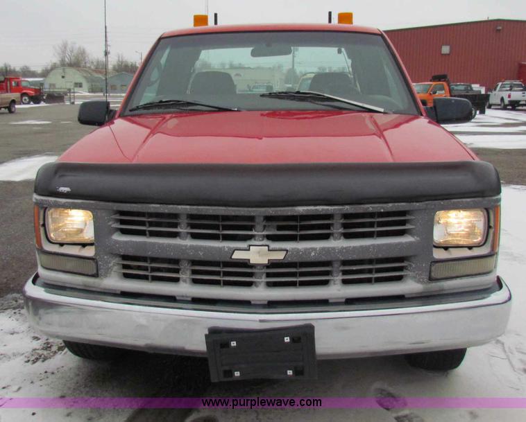 image for item B7117 1998 Chevrolet C1500 extended cab pickup truck