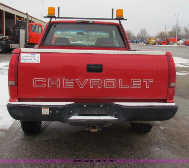 image for item B7117 1998 Chevrolet C1500 extended cab pickup truck