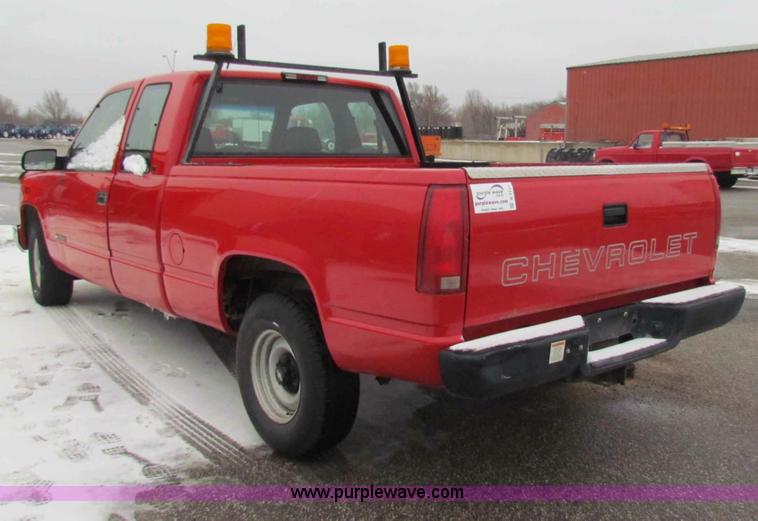 image for item B7117 1998 Chevrolet C1500 extended cab pickup truck
