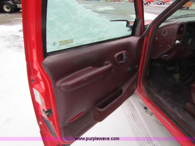 image for item B7117 1998 Chevrolet C1500 extended cab pickup truck