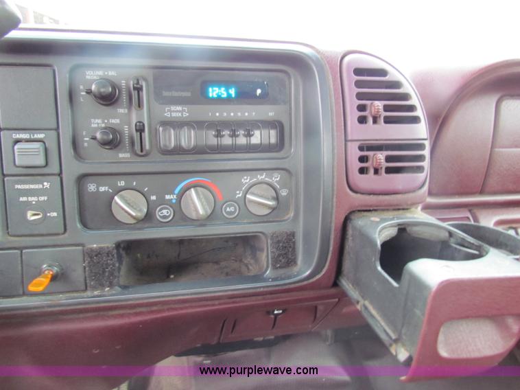 image for item B7117 1998 Chevrolet C1500 extended cab pickup truck