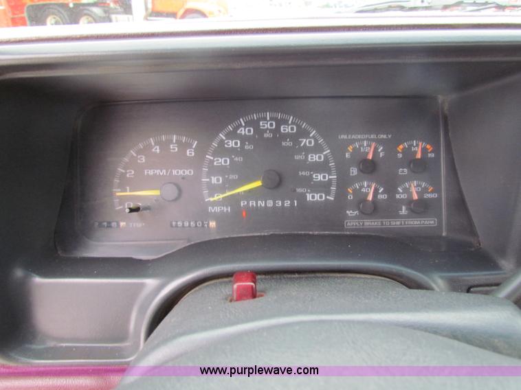 image for item B7117 1998 Chevrolet C1500 extended cab pickup truck