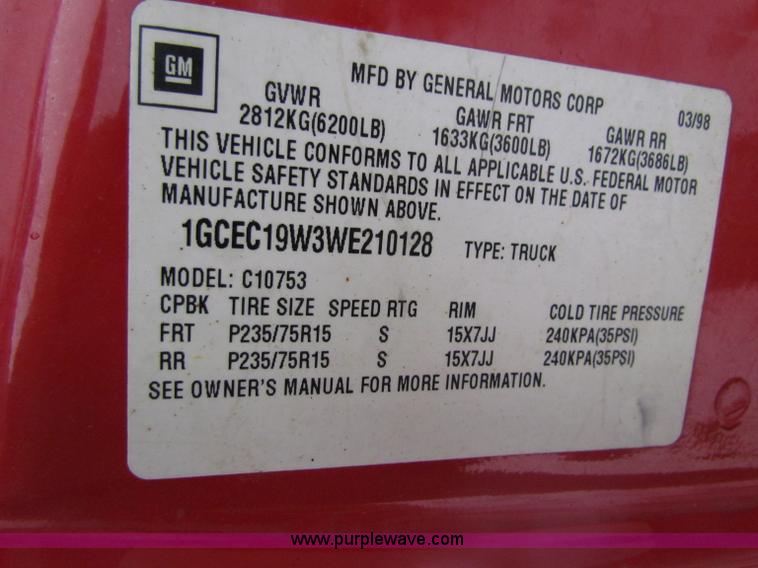 image for item B7117 1998 Chevrolet C1500 extended cab pickup truck