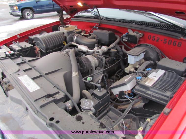 image for item B7117 1998 Chevrolet C1500 extended cab pickup truck