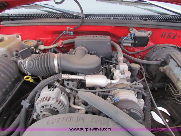 image for item B7117 1998 Chevrolet C1500 extended cab pickup truck