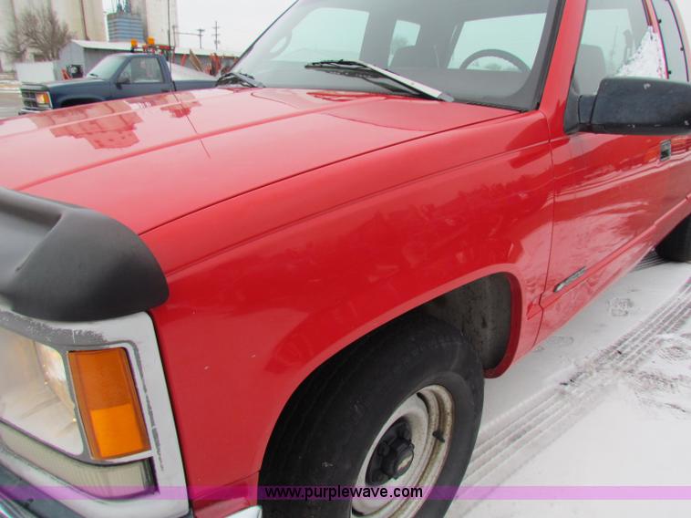 image for item B7117 1998 Chevrolet C1500 extended cab pickup truck