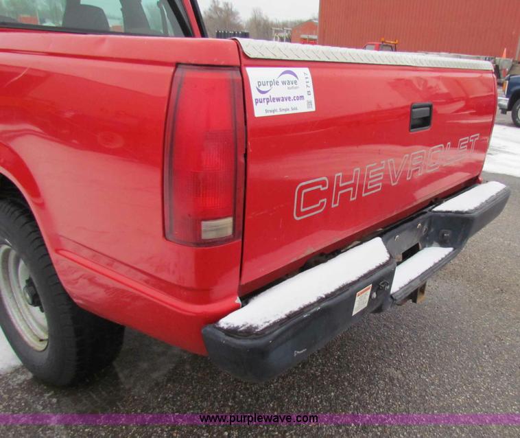 image for item B7117 1998 Chevrolet C1500 extended cab pickup truck