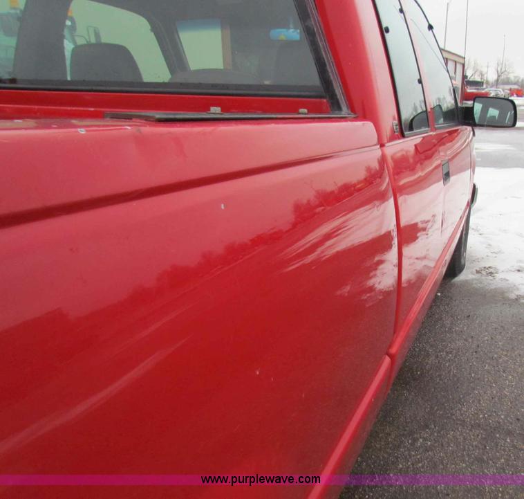 image for item B7117 1998 Chevrolet C1500 extended cab pickup truck