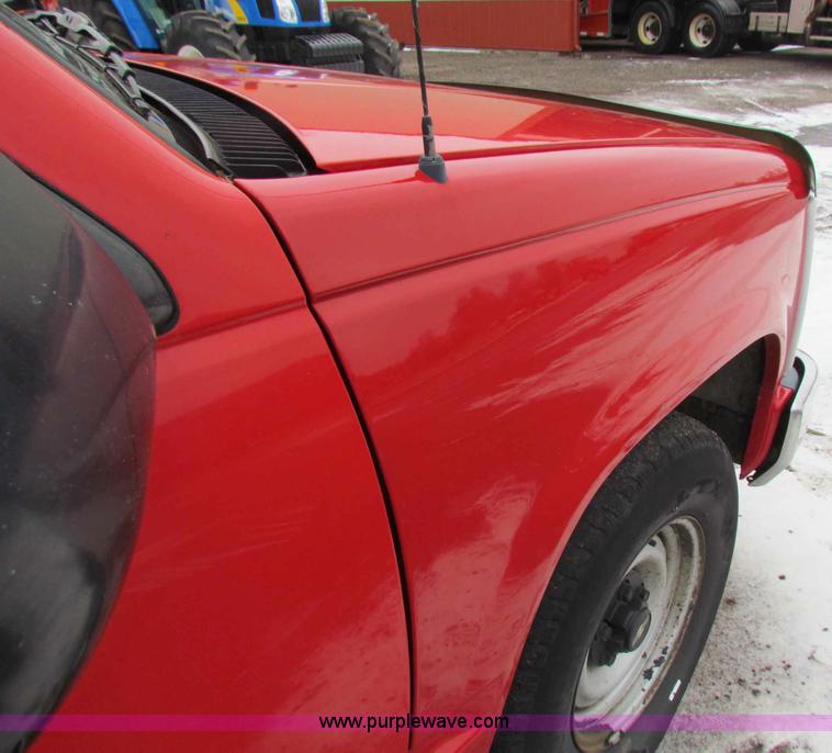 image for item B7117 1998 Chevrolet C1500 extended cab pickup truck