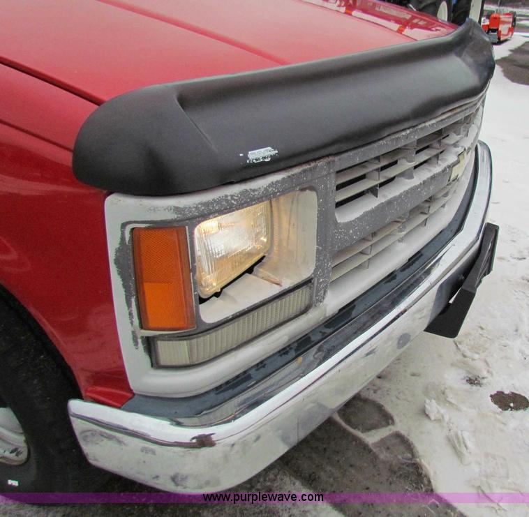 image for item B7117 1998 Chevrolet C1500 extended cab pickup truck