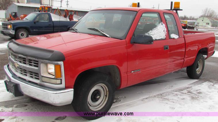 image for item B7117 1998 Chevrolet C1500 extended cab pickup truck